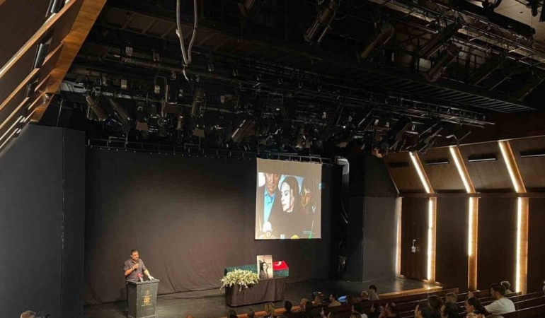 tomris-giritlioglu-icin-istanbul-devlet-tiyatrosunda-toren-duzenlendi