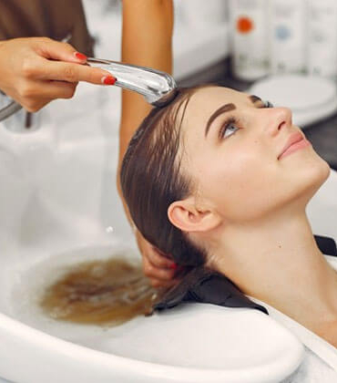 Ünlü isimler bundan vazgeçemiyor! Bacaklarınızı kuru fırçalarsanız…