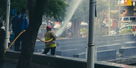 Sarıyer’deki yangında 8 kişi güvenle kurtarıldı